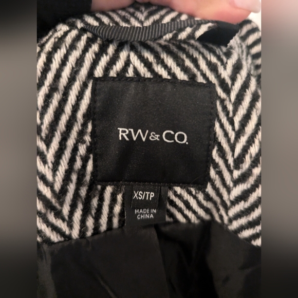 Single Button Herringbone Wool Coat - Picture 9 of 10